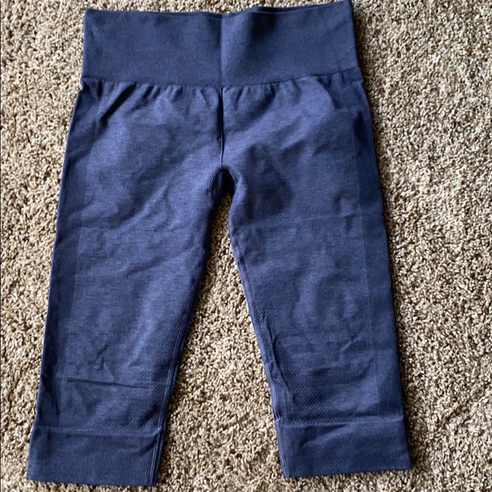 Lululemon Navy Blue Cropped Seamless Leggings